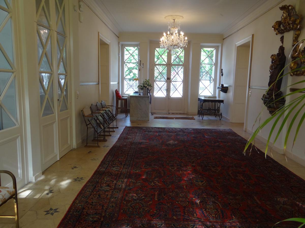 Chateau Mesny Bed & Breakfast