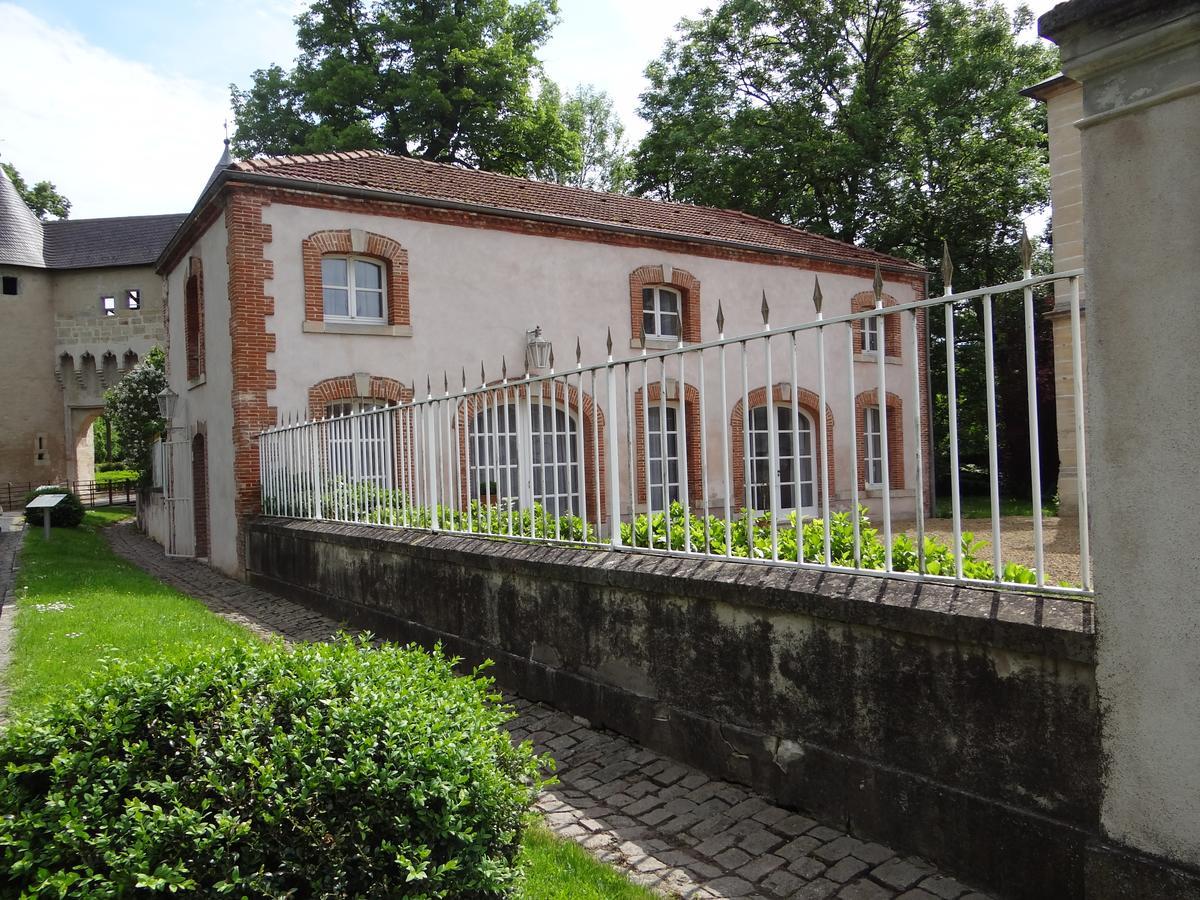 Chateau Mesny Bed & Breakfast *